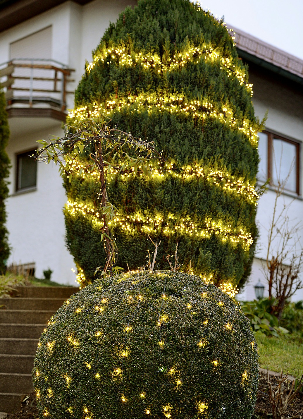 Cluster-LED-Lichterkette mit digitalem Outdoor-Trafo
