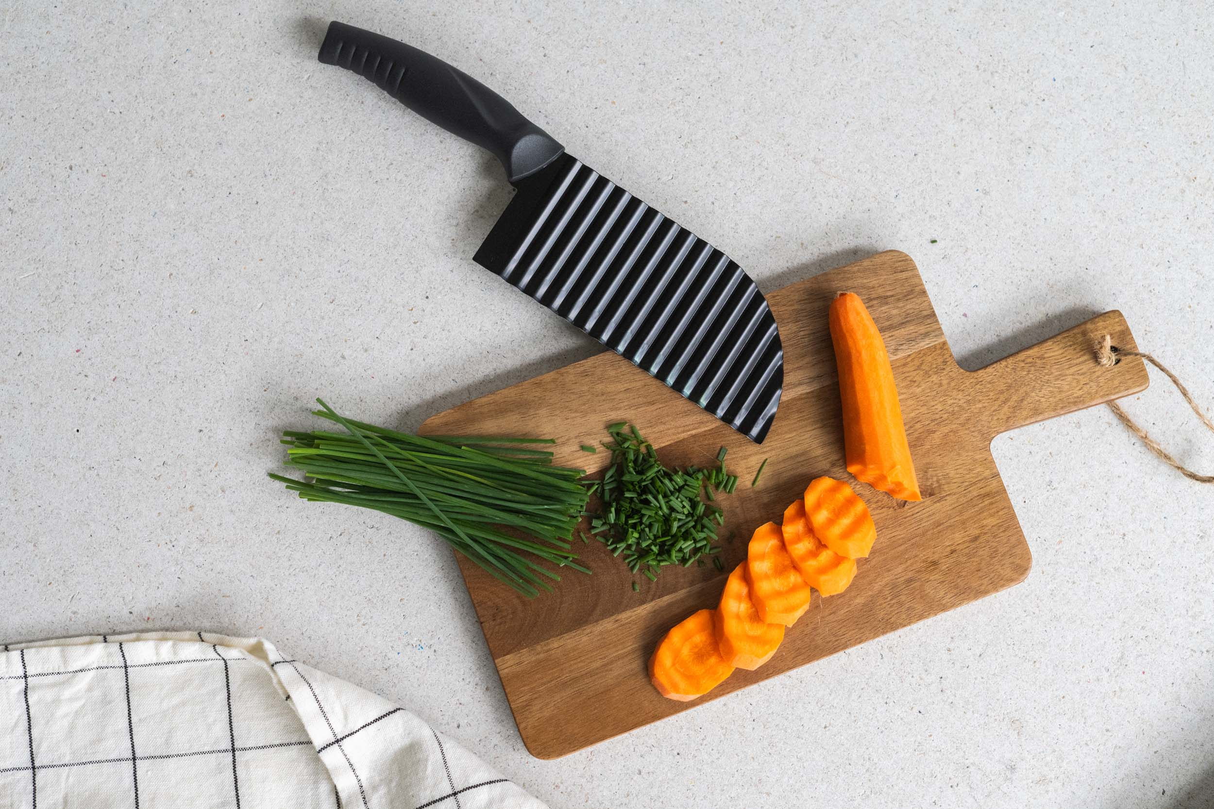 (29cm) Edelstahl Wellenschneider Mehrzweck Riffel Messer für Pommes / Obst / Gemüse  - Schwarz