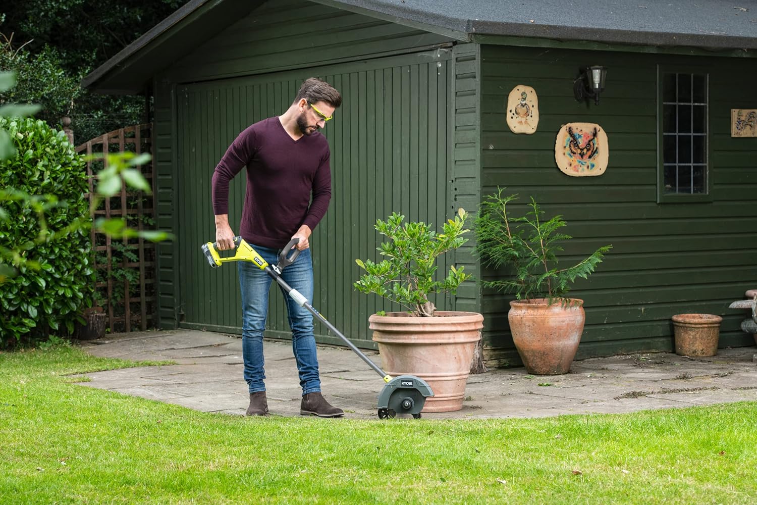 RYOBI 18 V ONE+ Akku-Rasenkantenschneider RY18EGA-0 (Verstellbarer Griff, 22 cm Messer, 4-stufige Schnitthöheneinstellung, ohne Akku und Ladegerät)