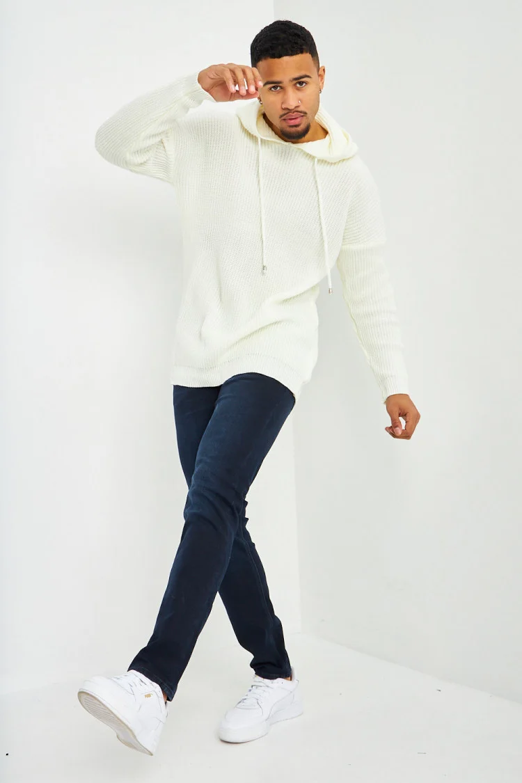 Pull en maille blanc cassé à capuche