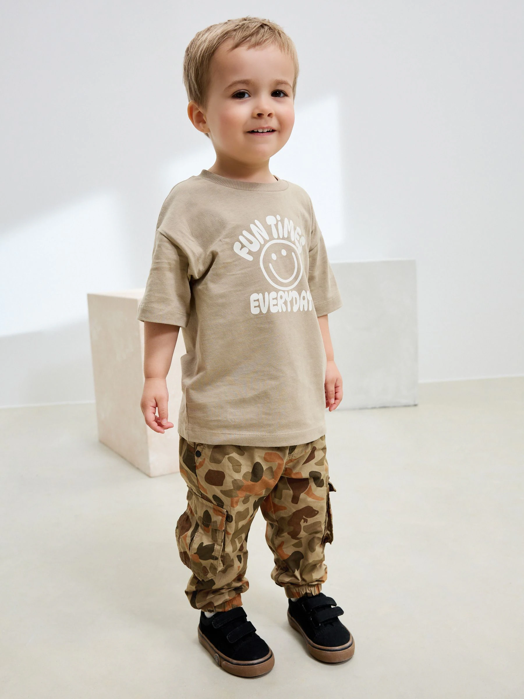 Kaki camouflage dino Print - Gevoerde cargobroek (3 mnd- 7 jr)