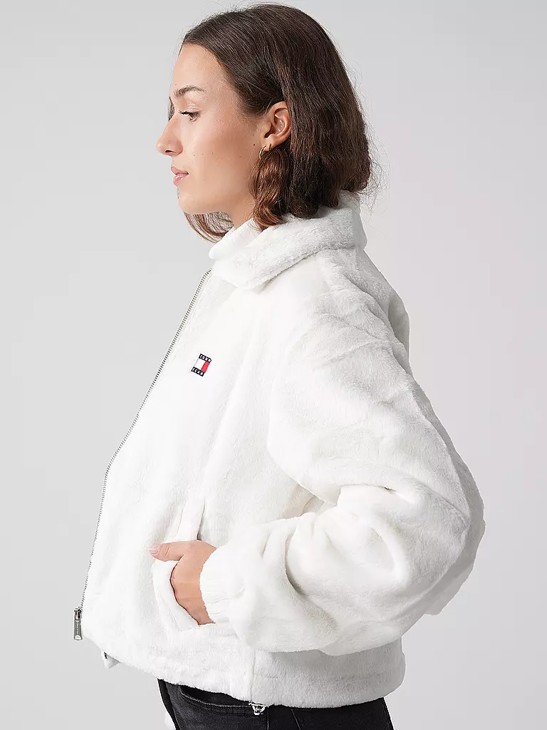TOMMY JEANS Jacke in Felloptik weiss