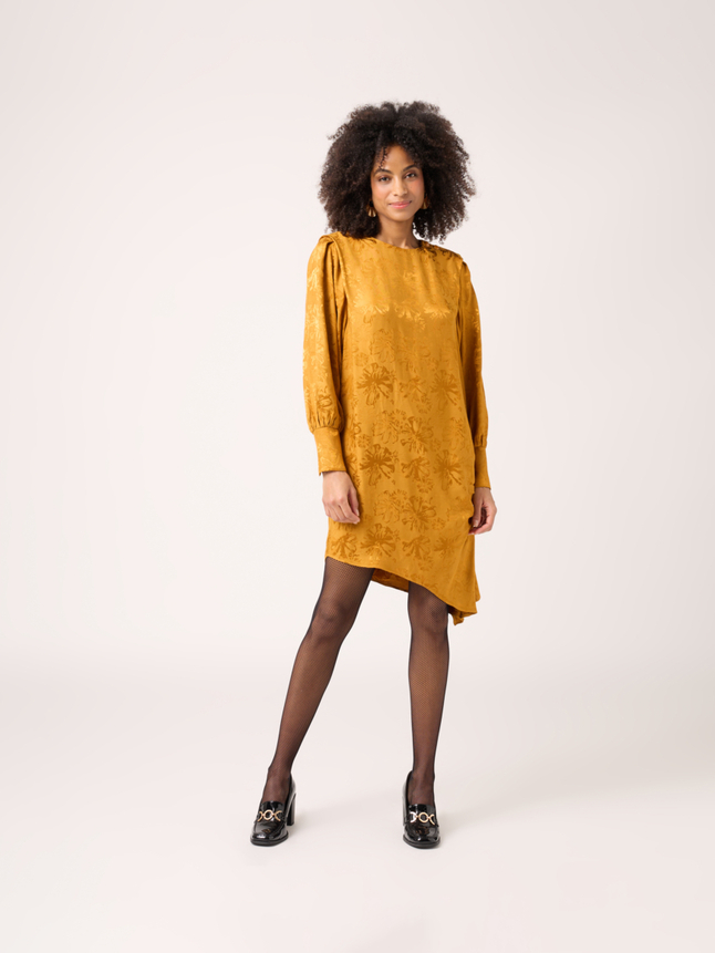 Robe courte asymétrique