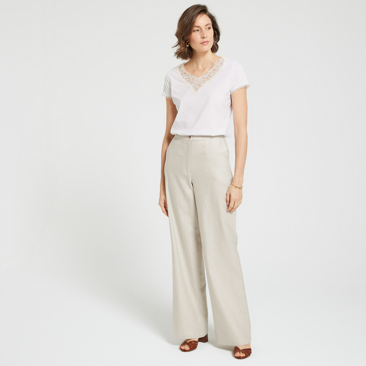 ANNE WEYBURN<br>Camiseta com decote em V, detalhe em guipure, mangas curtas