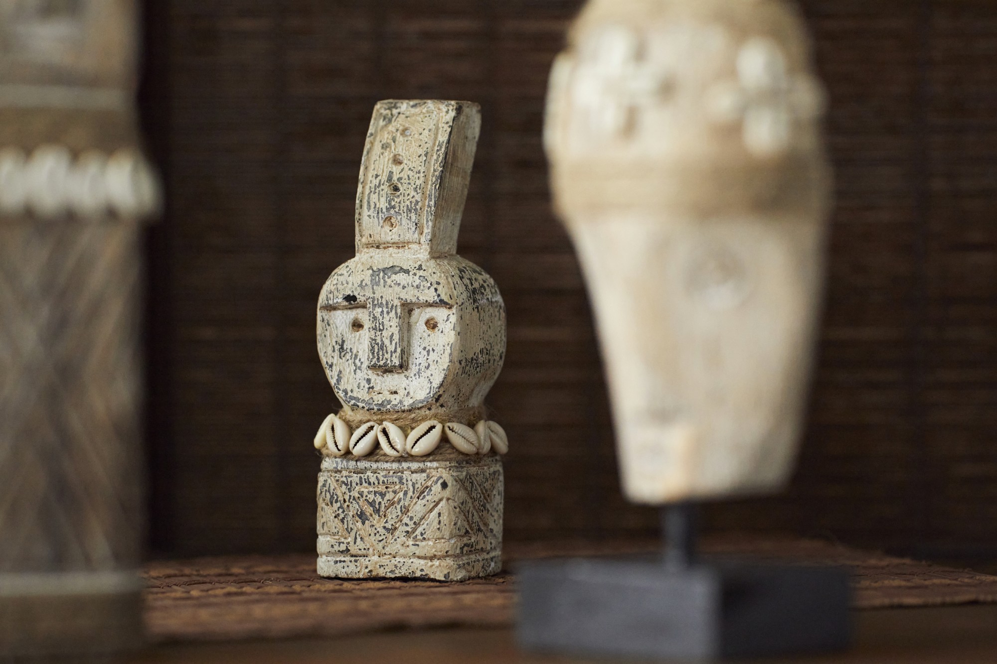 Statue 'Primitif' mit Muscheln, natur, H 20 cm, B 8 cm, L 6 cm von fischer's lagerhaus