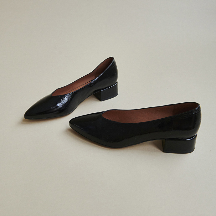 Ballerines à talons et bouts pointus  en cuir brillant noir