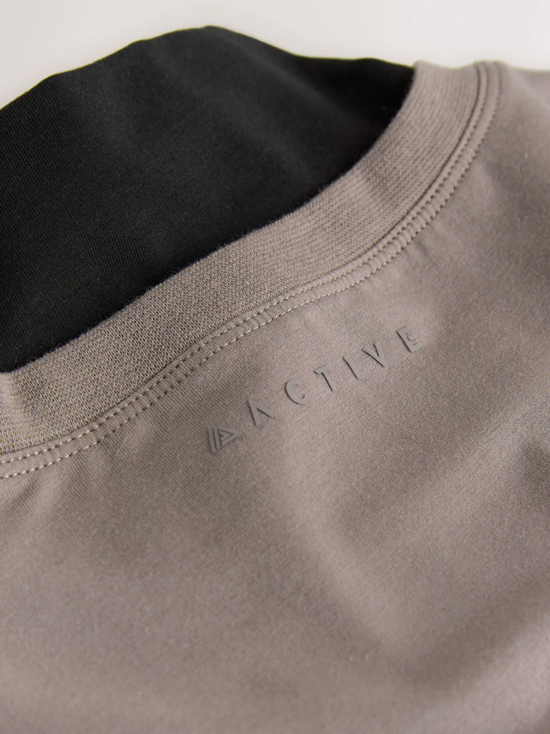 Mokkabruin - Active Long Sleeve Modest T-Shirt