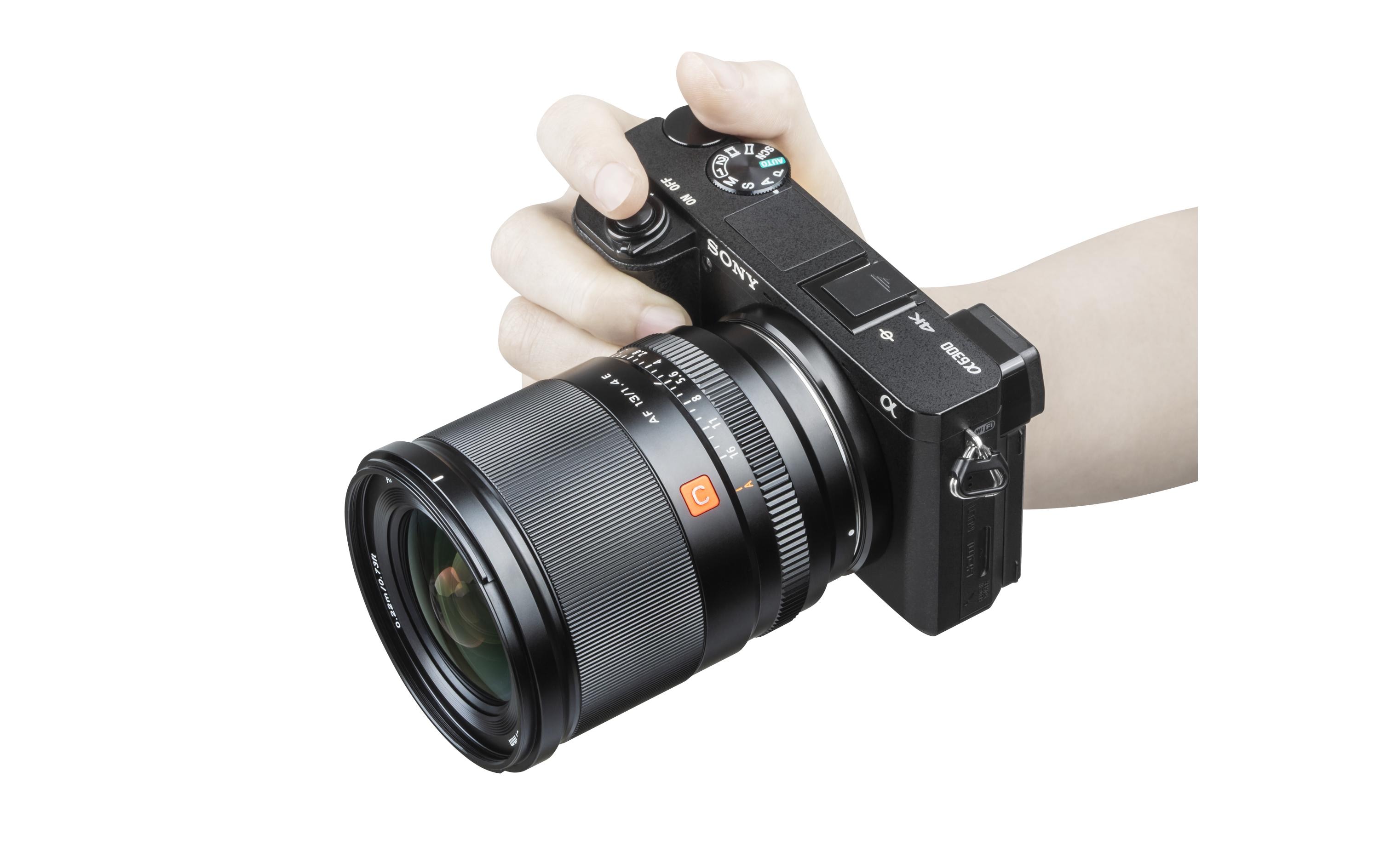 Festbrennweite AF 13mm F/1.4 – Sony E-Mount<br>13 mm F1.4 XF Autofokus-Ultraweitwinkel-Objektiv unterstützt Eye AF Gesichtserkennung