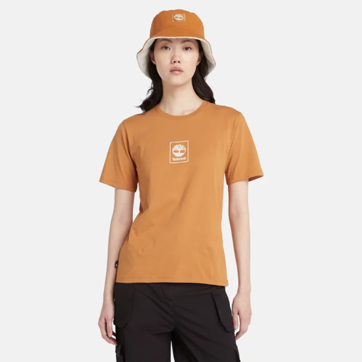 Camiseta feminina Stack Logo na cor amarelo escuro.