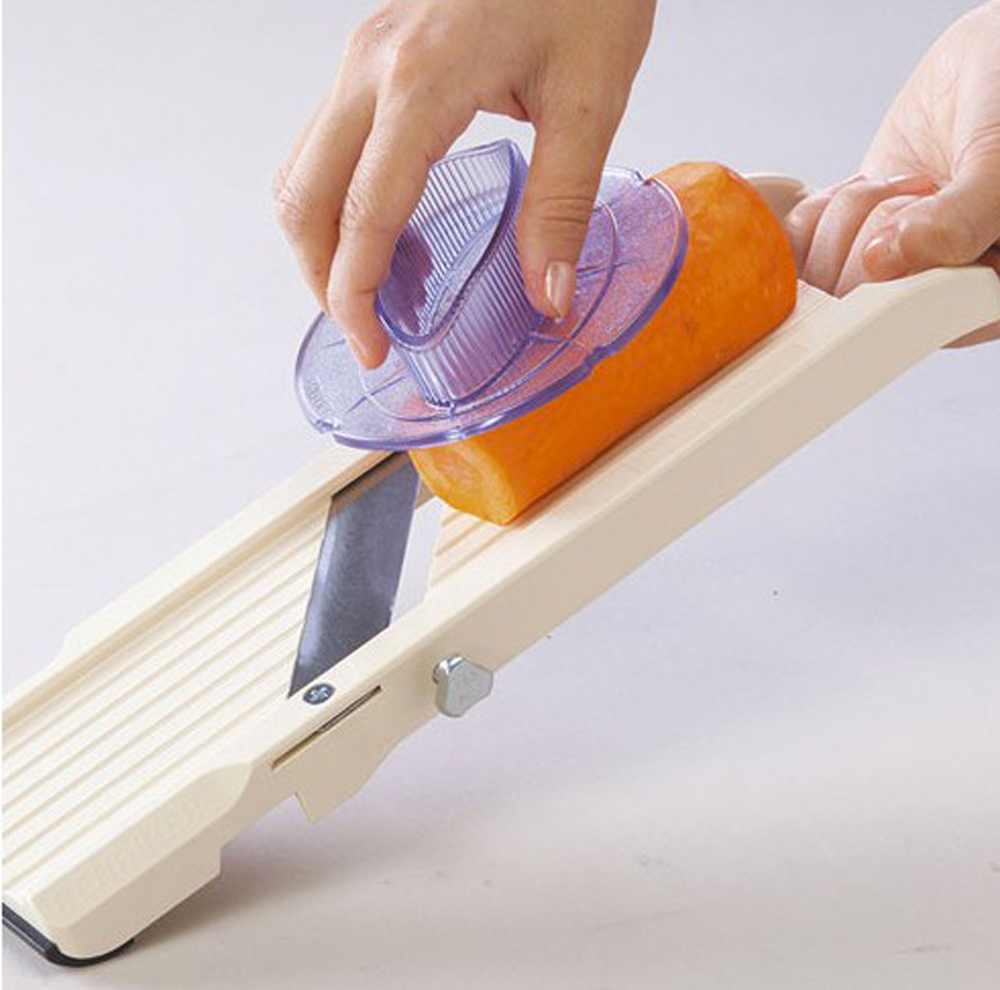Mandoline Japonaise Benriner petit modèle + poussoir