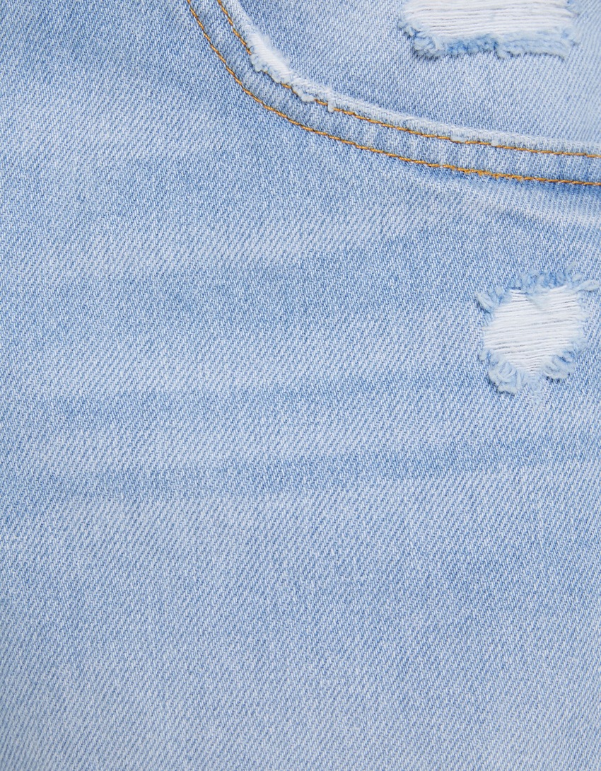 Bermuda jeans rasgada de corte justo