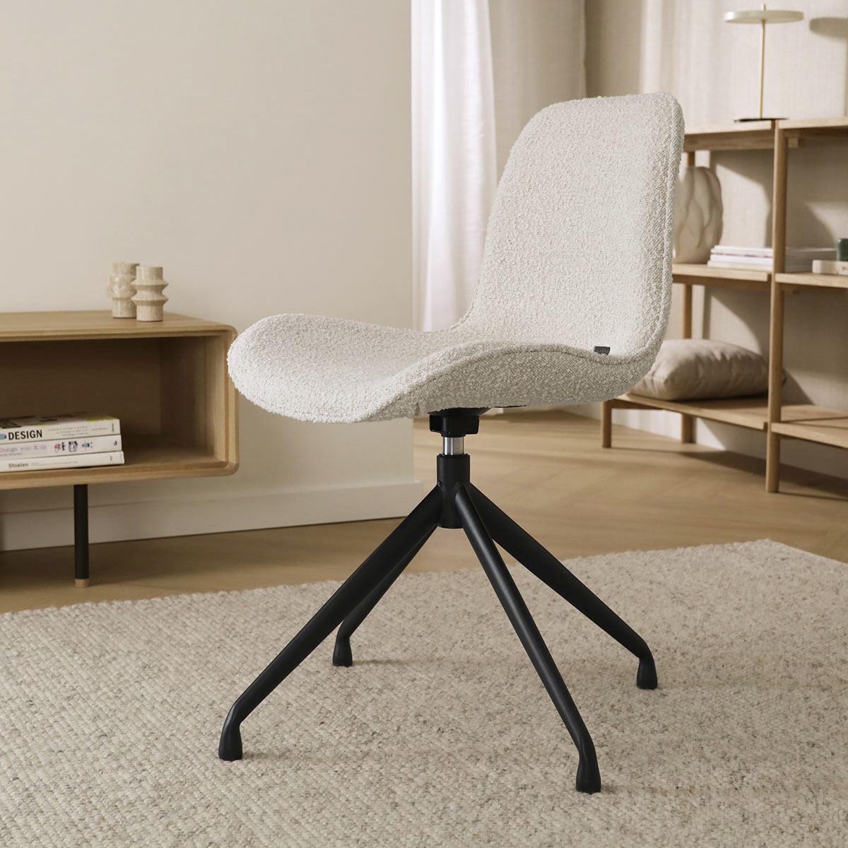 Eetkamerstoel Nola-Fé bouclé beige - zwart onderstel