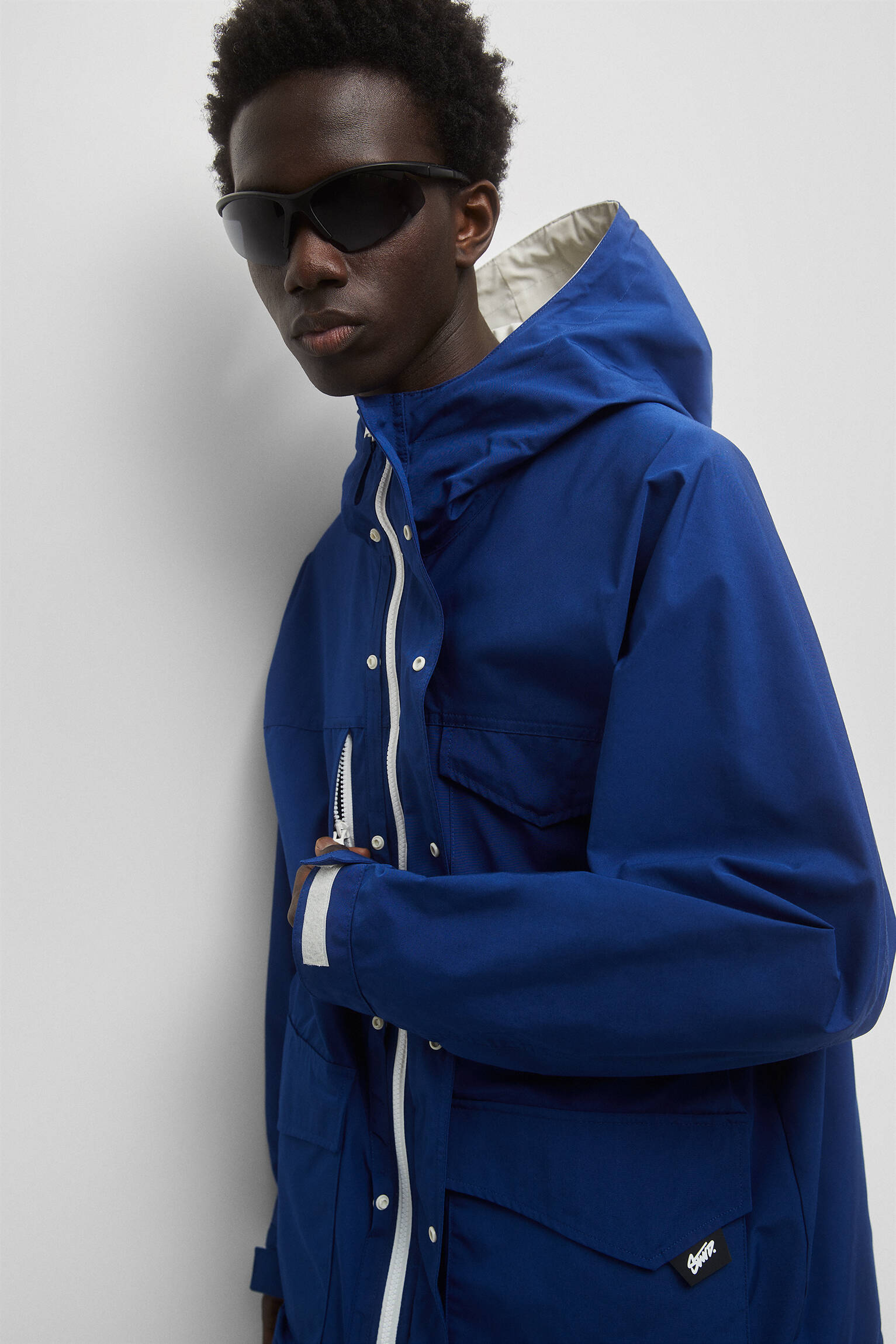 JAQUETA COM CAPUZ - AZUL ESCURO