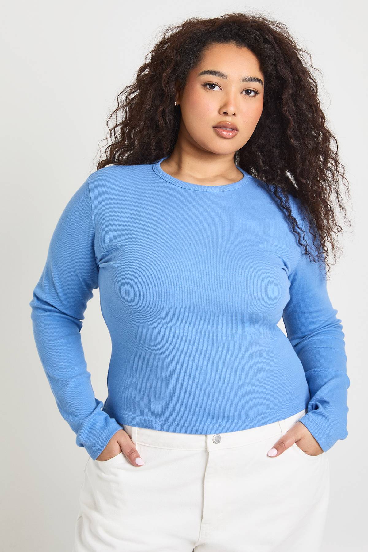 boohoo Haut Côtelé Ajusté À Manches Longues Longueur Allongée Grande Taille Basique