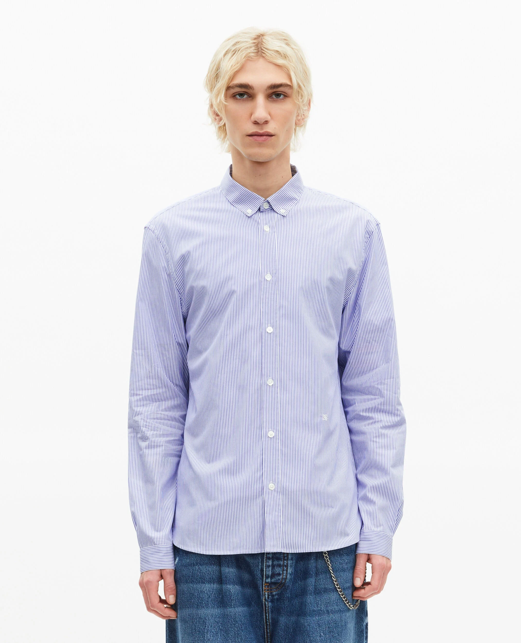 Chemise à rayures blanche et bleue