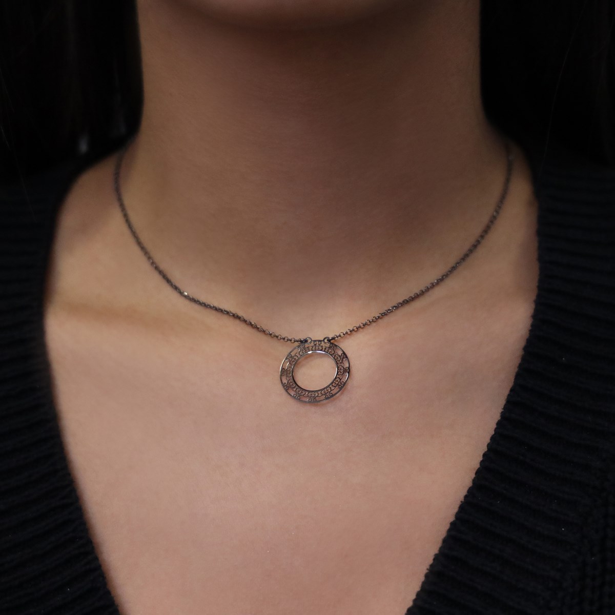 Collier Argent Motif Orus Noir
