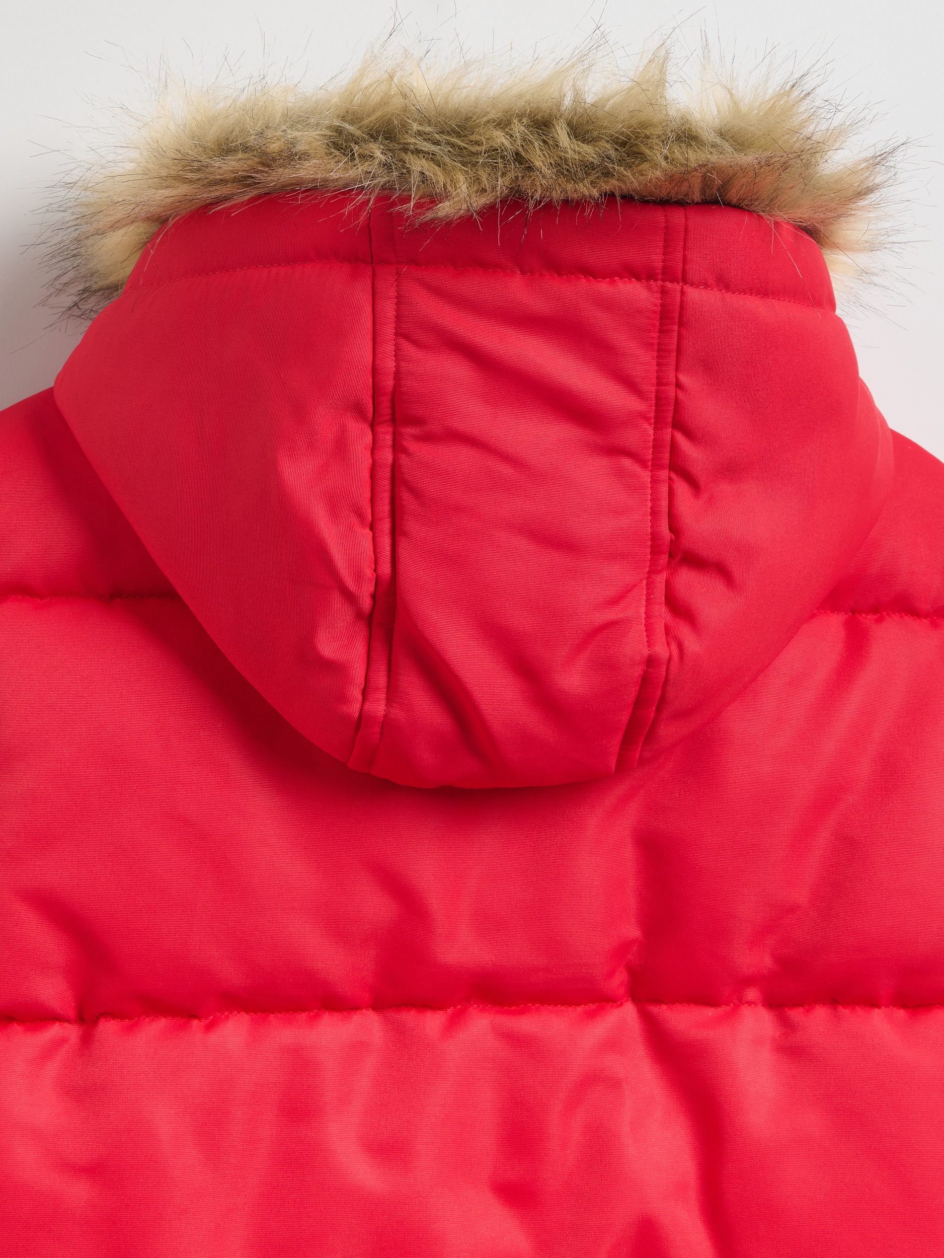 Gefütterte Jacke mit Kapuze