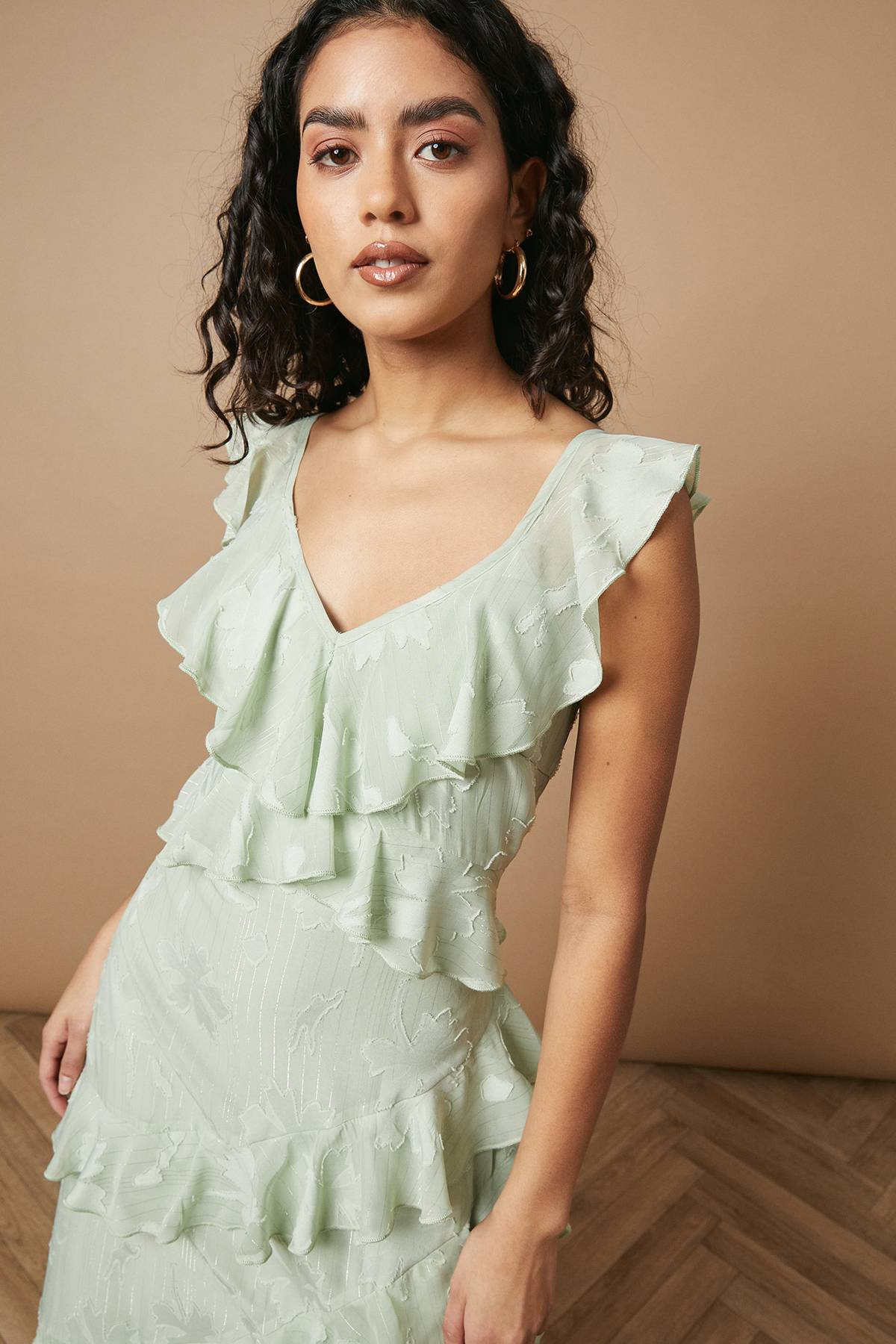 Oasis Robe Maxi à Imprimé Jacquard et Volants Petite