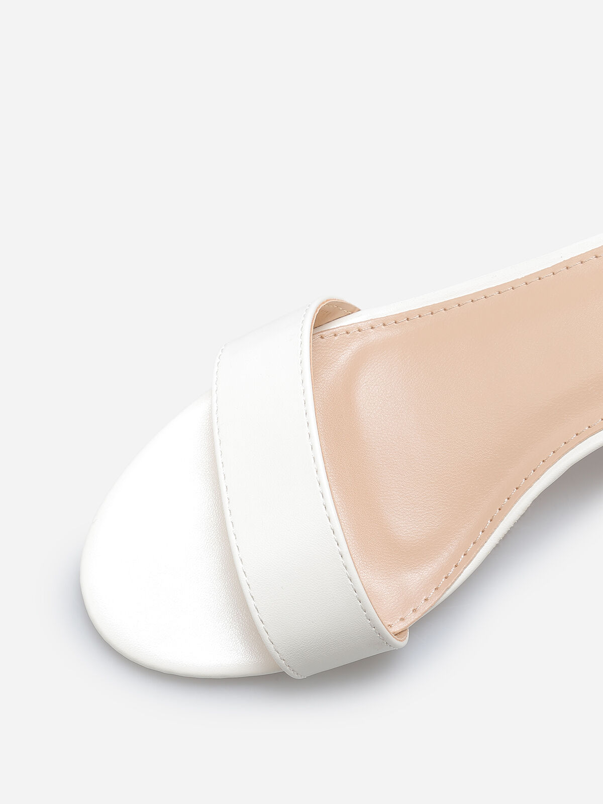 Sandales en simili à petit talon carré- Blanc