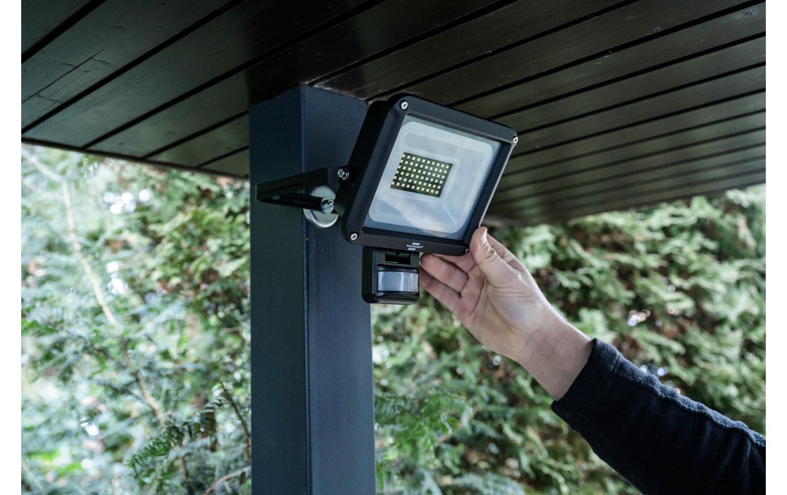 Scheinwerfer LED JARO 4060 P 30 WLED Strahler mit Bewegungsmelder