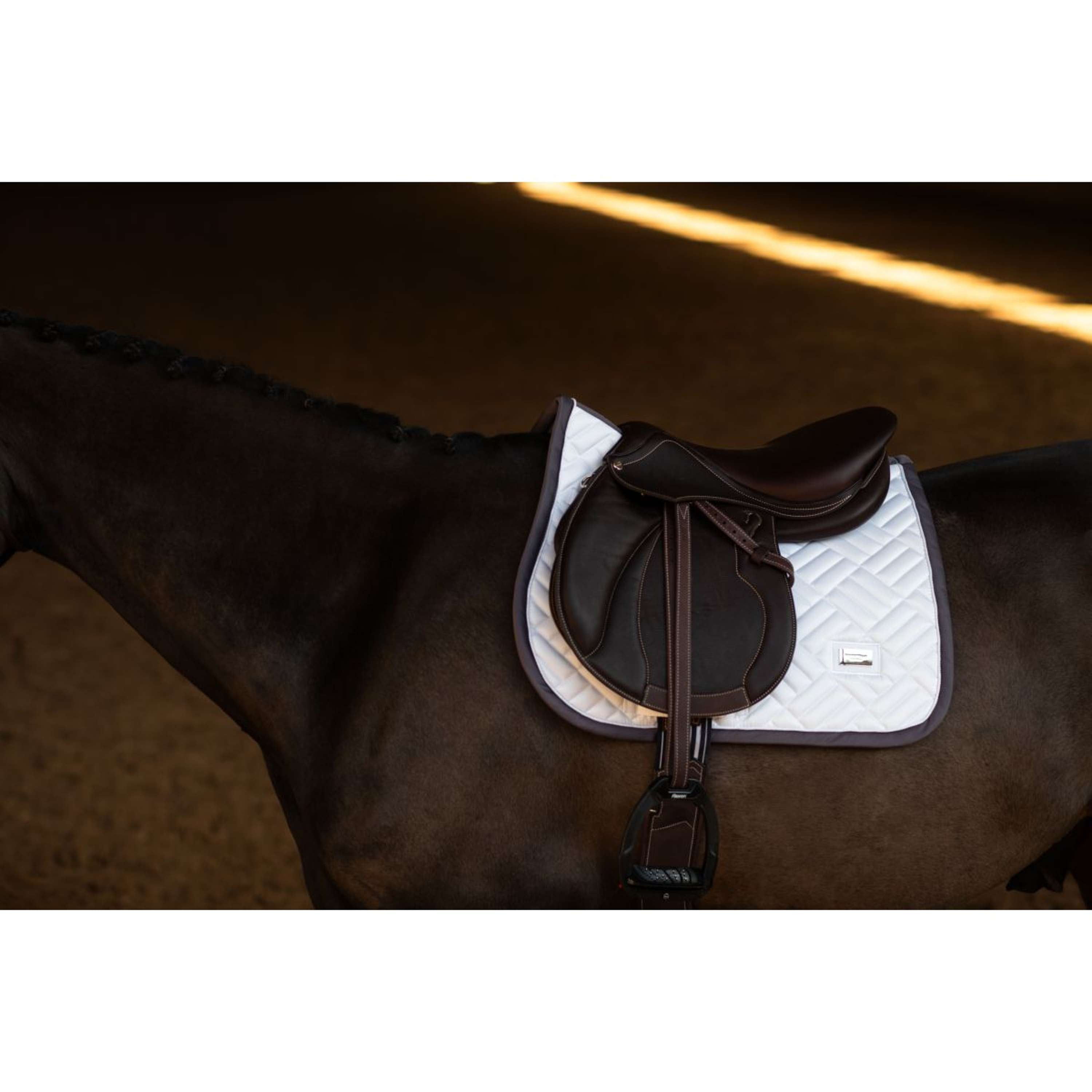 Equestrian Stockholm Zadeldekje Modern Springen Wit/Dark Violet