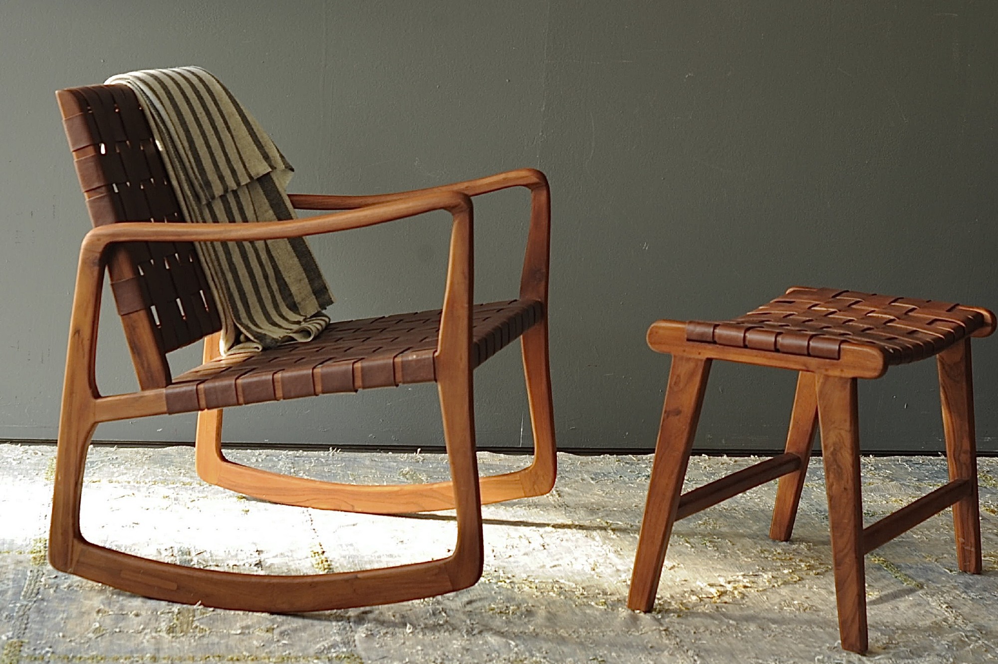 Schaukelstuhl 'Denrodt', Teak und Leder, B 68, H 76 cm, L 72 cm von fischer's lagerhaus