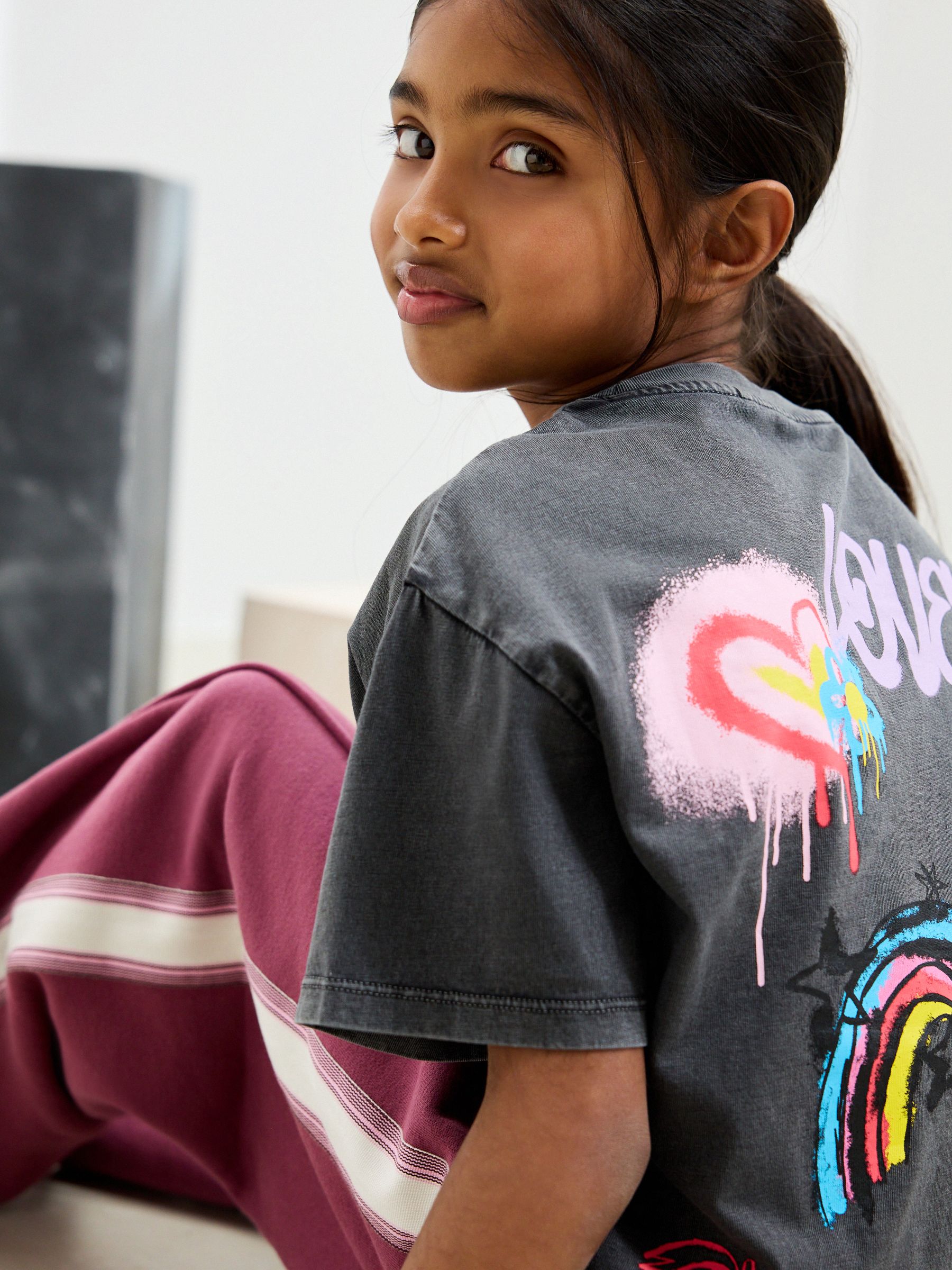 Antraciet graffiti - Oversized T-shirt met grafische print (3-16jr)