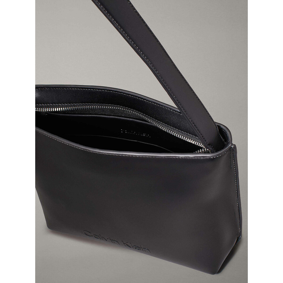 CALVIN KLEIN<br>Bolsa com alça ajustável