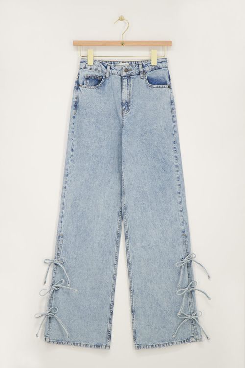 Lichtblauwe wide leg jeans met strikjes