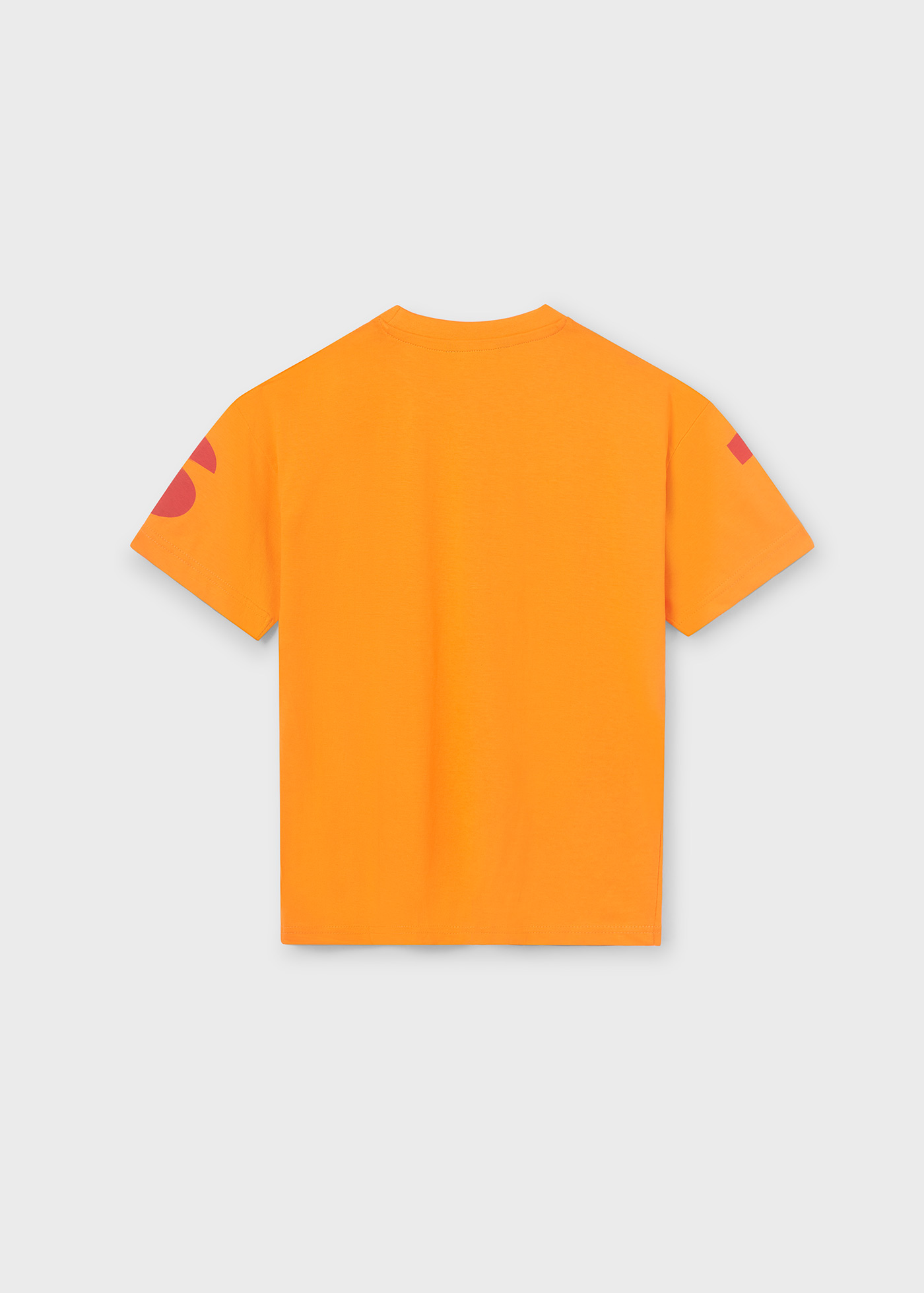 Camiseta infantil com estampa sustentável em algodão.