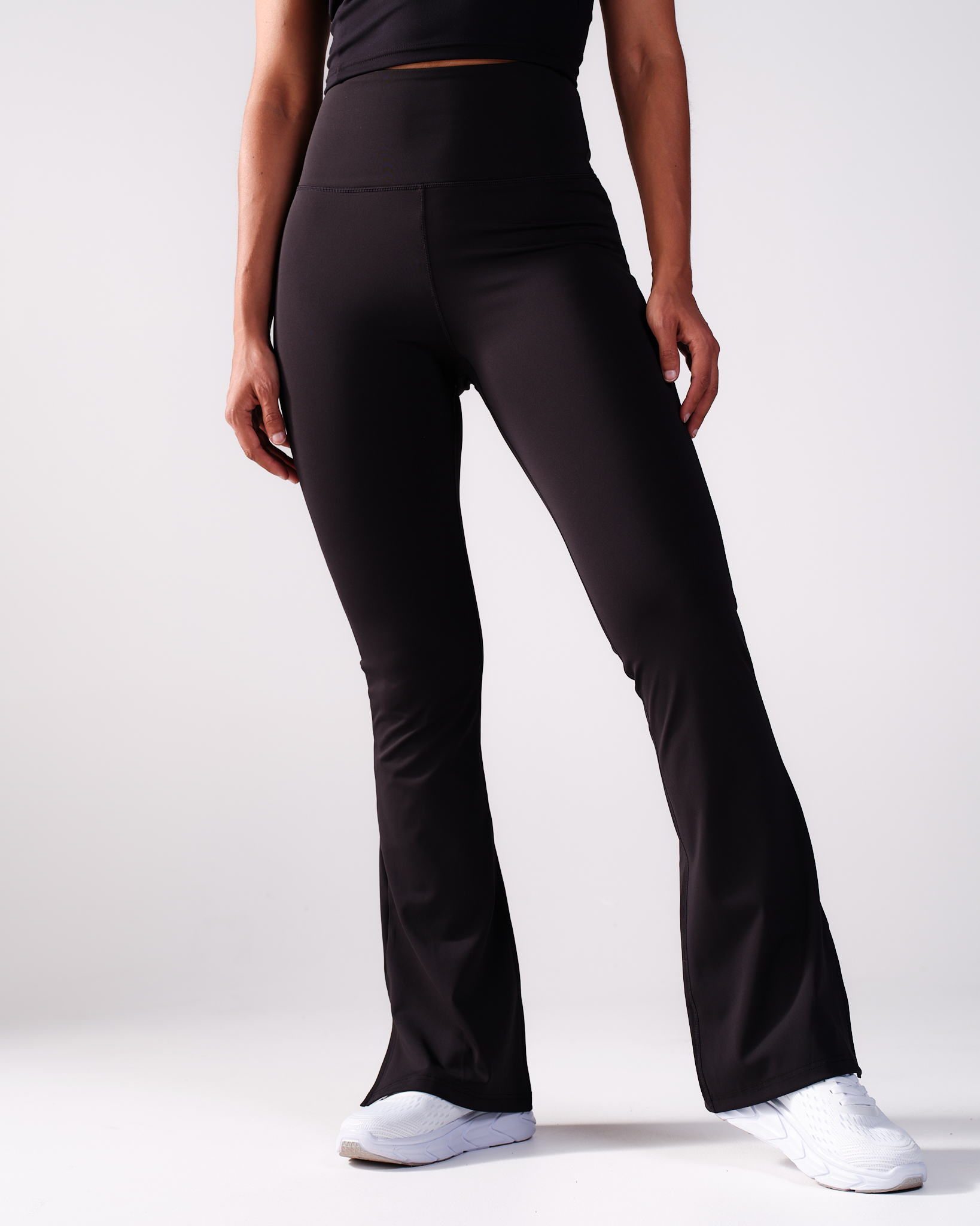 LEVITY Lotus Flare Slit Pants Black