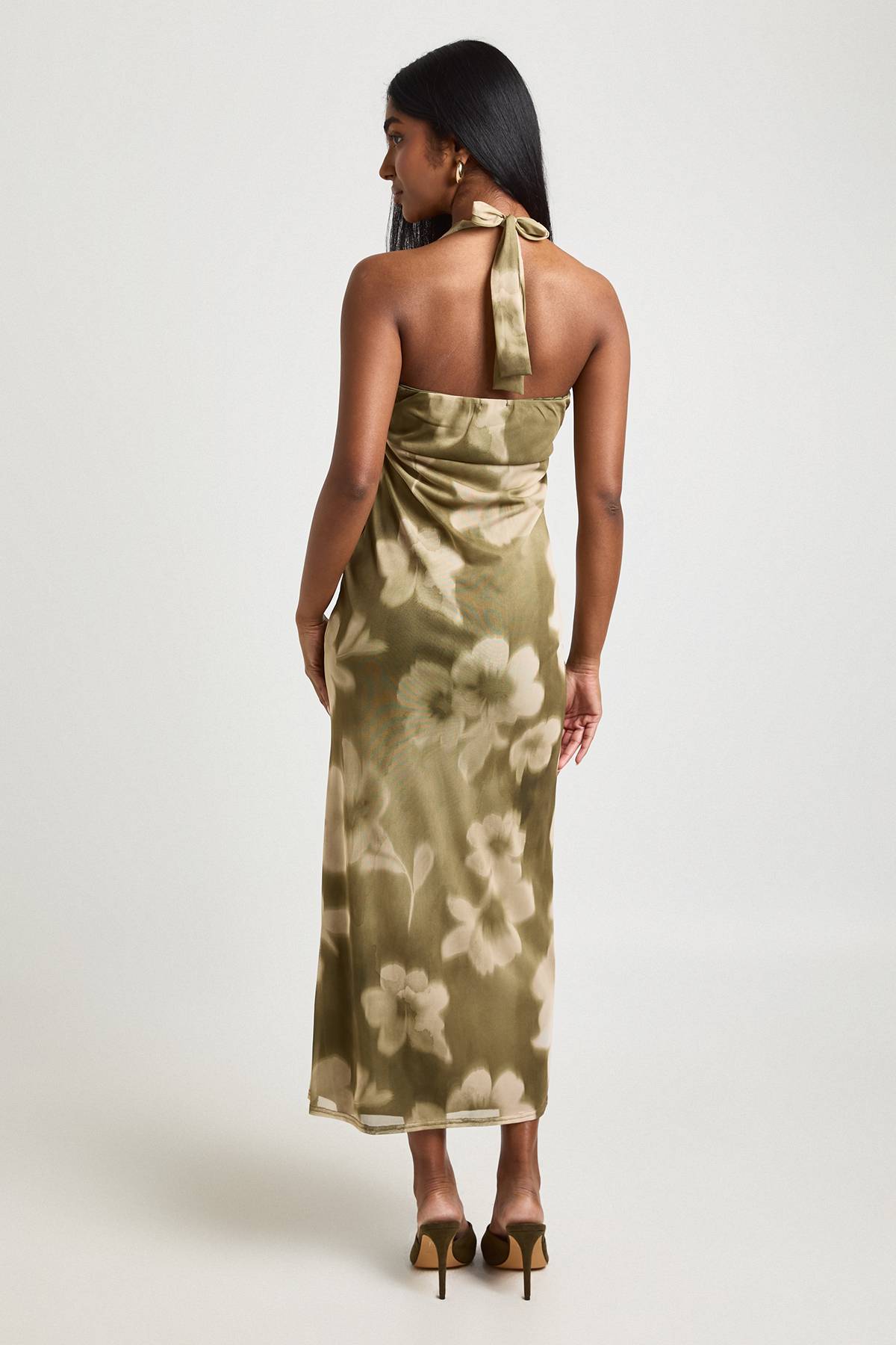 boohoo Robe Mi-longue À Décolleté Plongeant En Mesh Imprimé Floral Avec Perles