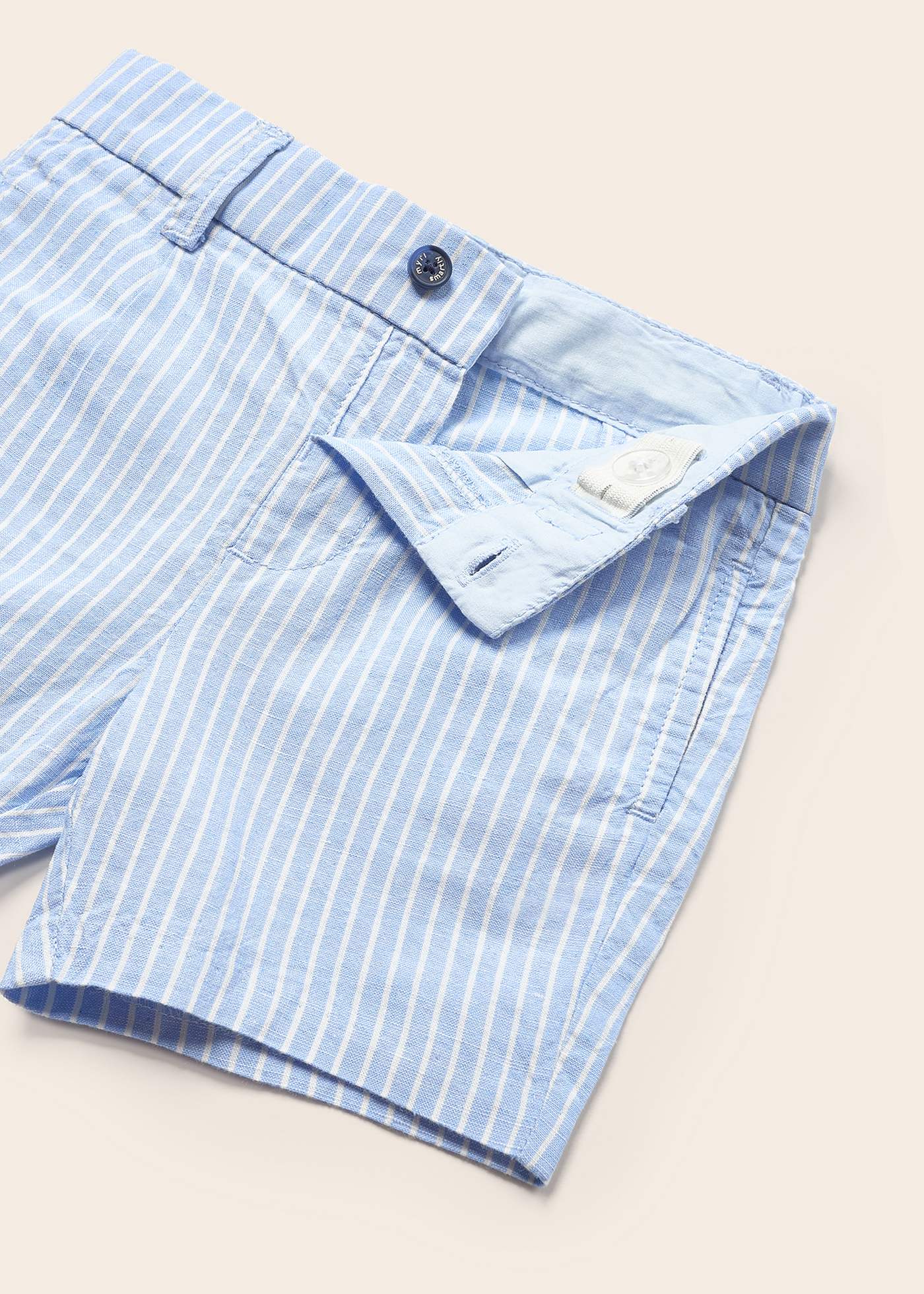 Conjunto de duas peças de bermuda e camisa de linho para bebê