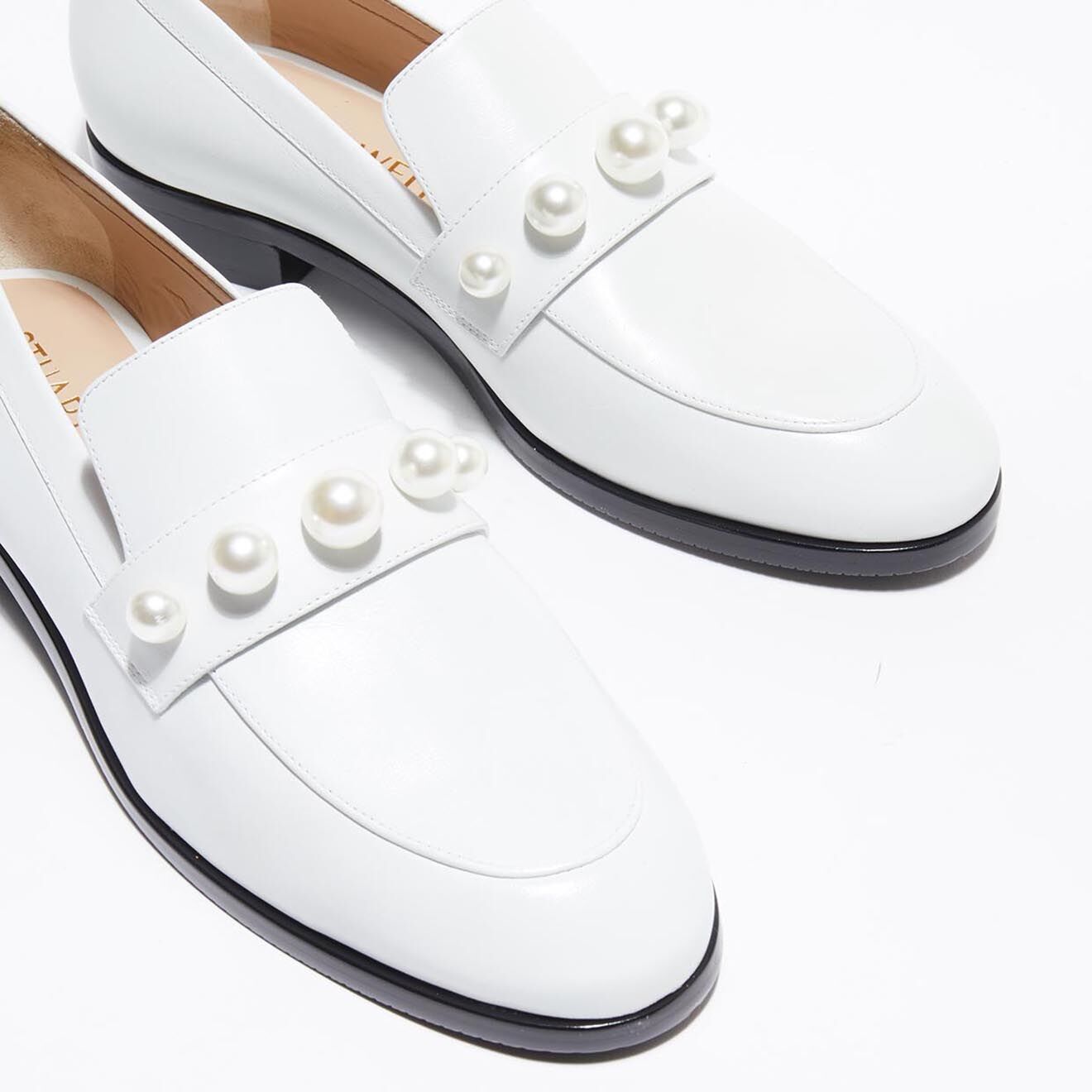 Stuart Weitzman Mocassins en Cuir Goldie Loafer blancs