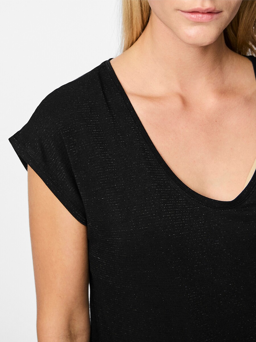 PEÇAS<br>Camiseta com efeito brilhante