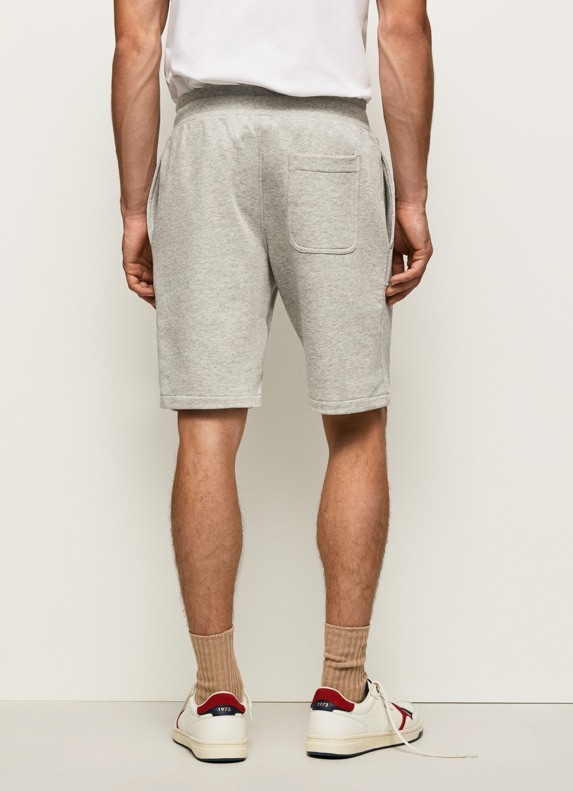 SHORTS ESPORTIVOS AUGUST - cinza claro
