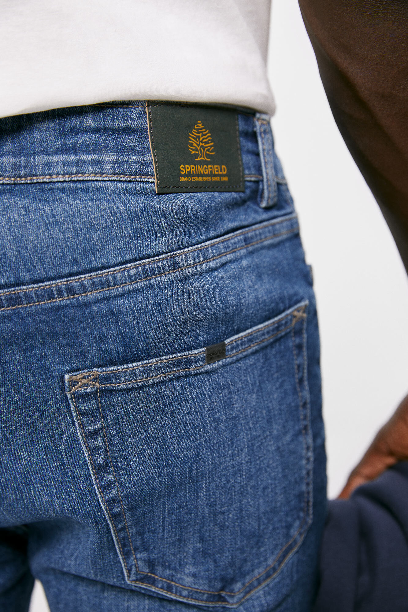 calça jeans skinny de lavagem clara