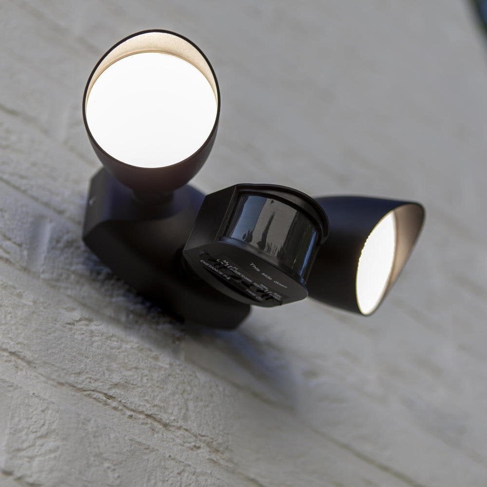 LED wandlamp Shrimp in zwart, 2x 11,75W 1700lm IP54 met bewegingsmelder