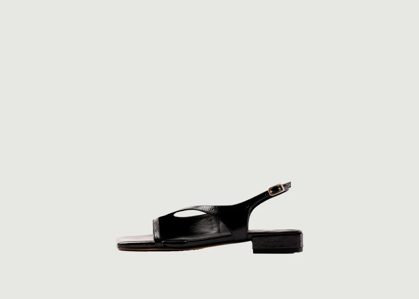 Sandales plates en cuir verni froissé Lisa Souliers Martinez