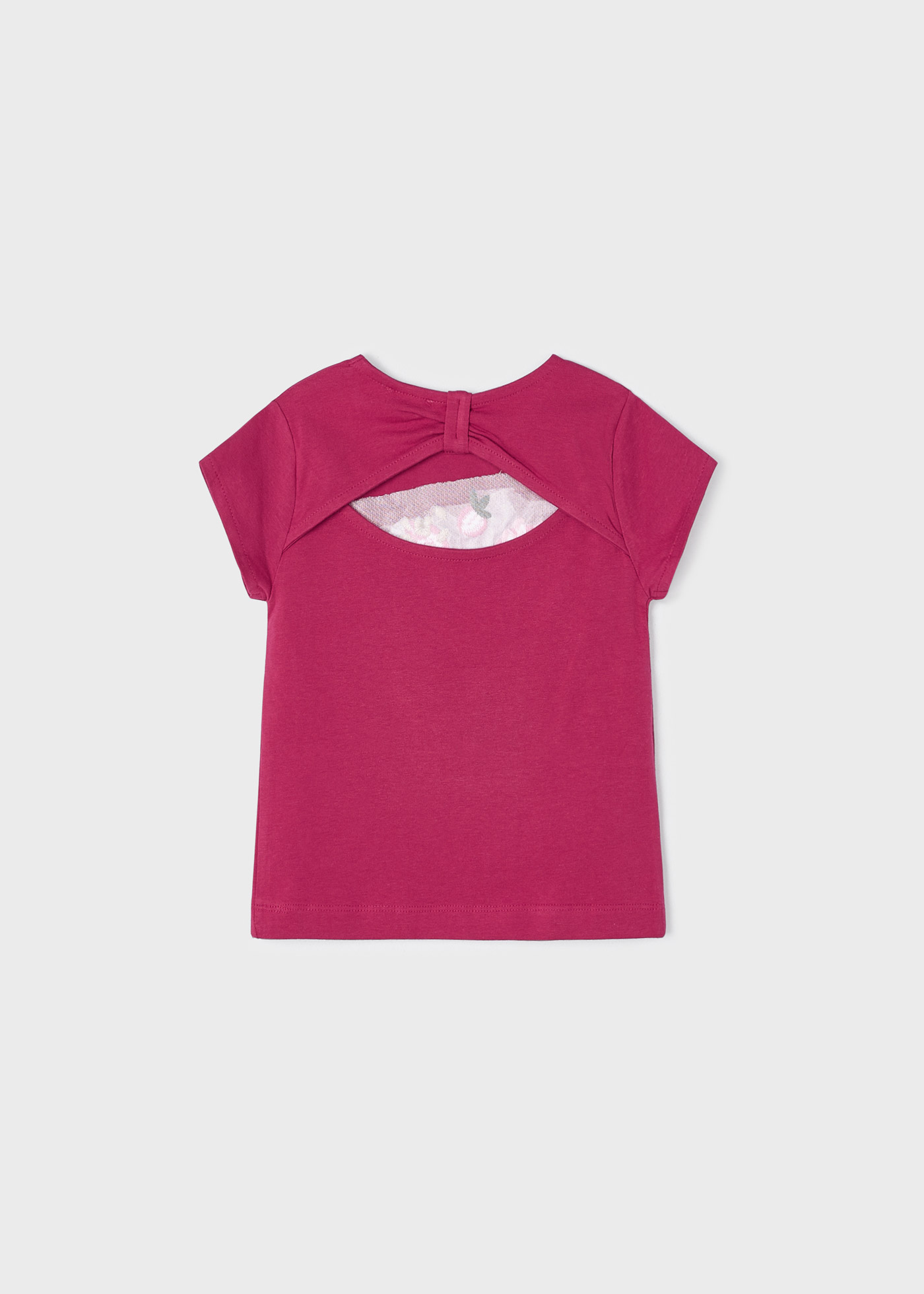 Camiseta feminina de algodão de manga curta com estampa bordada.