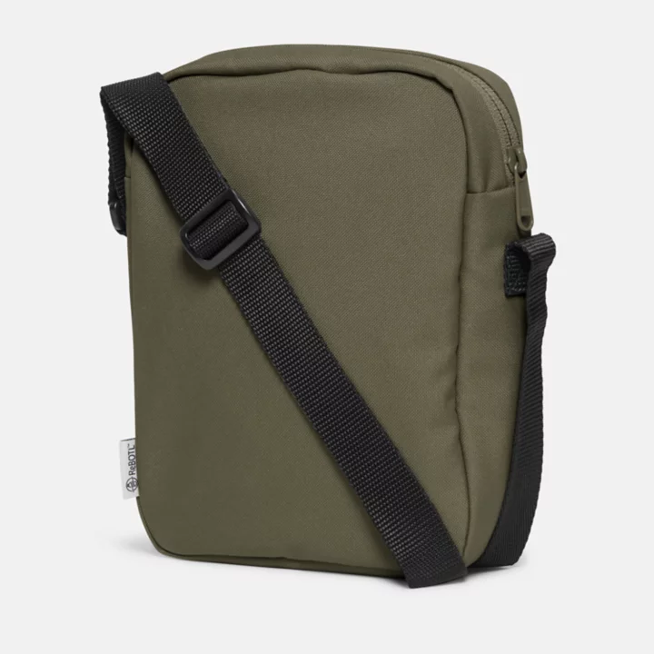 Bolsa transversal Timberland Core unissex na cor verde-escura.