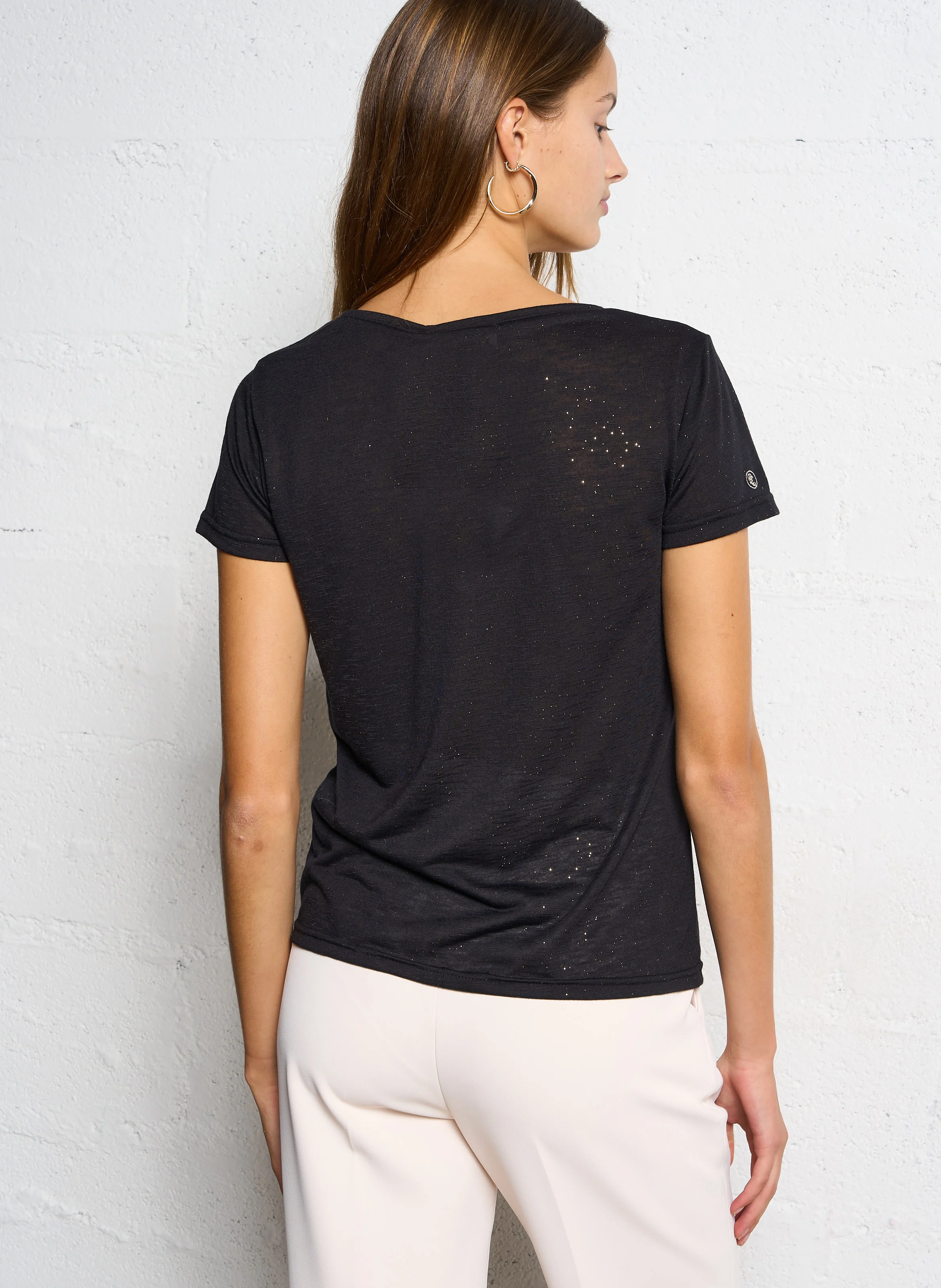 ELVIE - Tee-shirt col V droit pailleté | Noir