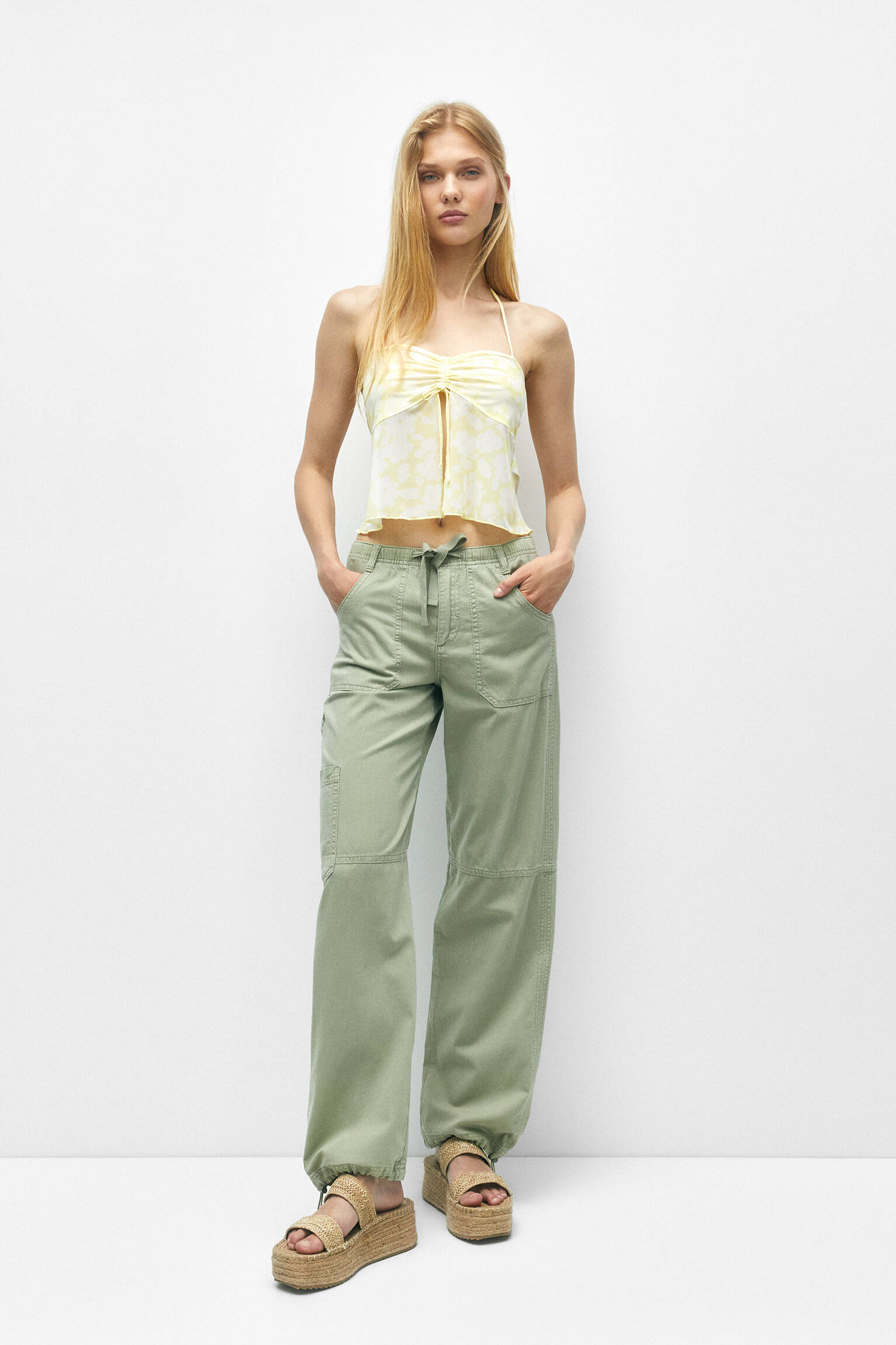 Calça cargo fluida - cáqui claro