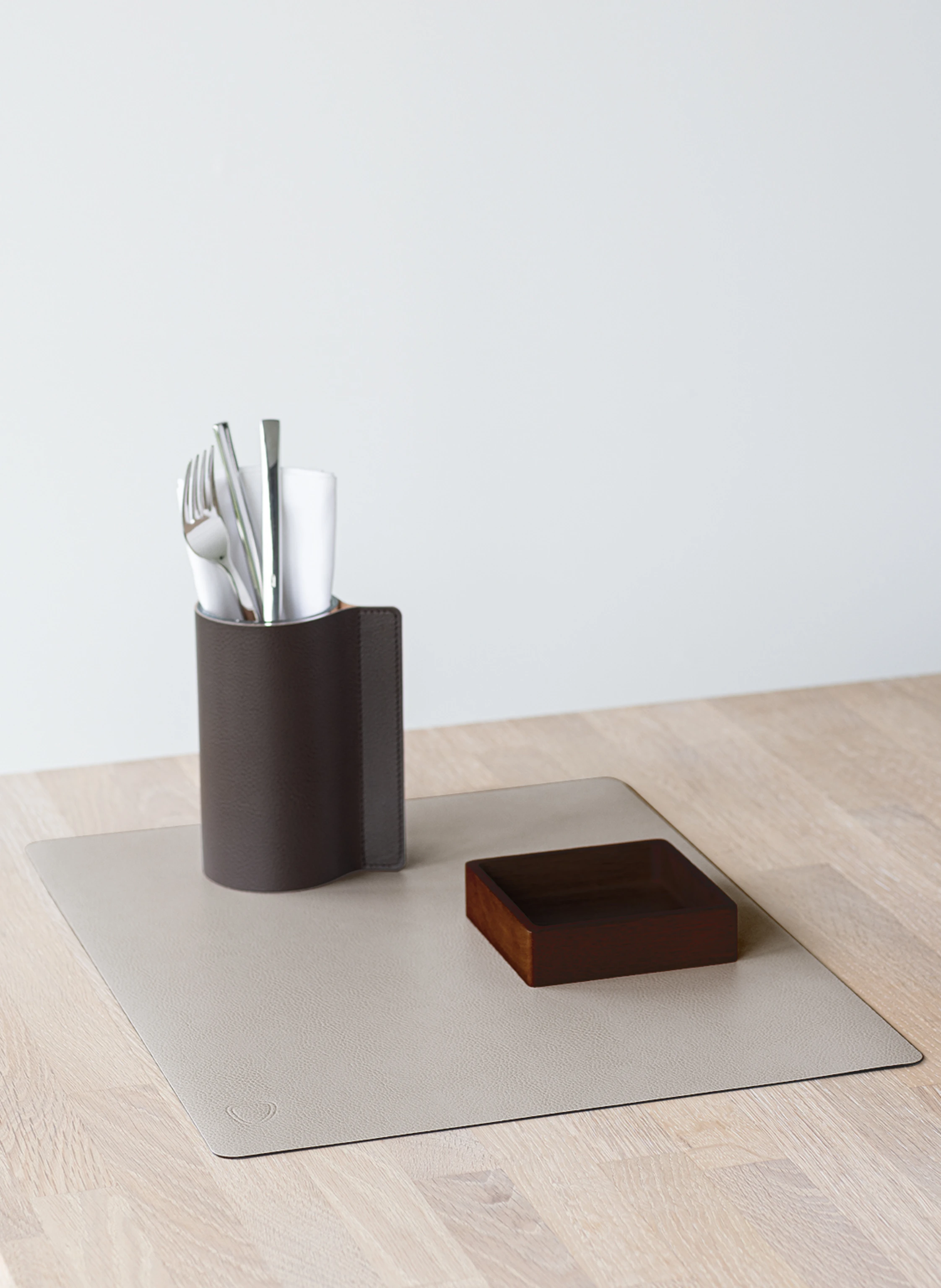 LINDDNA Tischset SQUARE L aus Leder