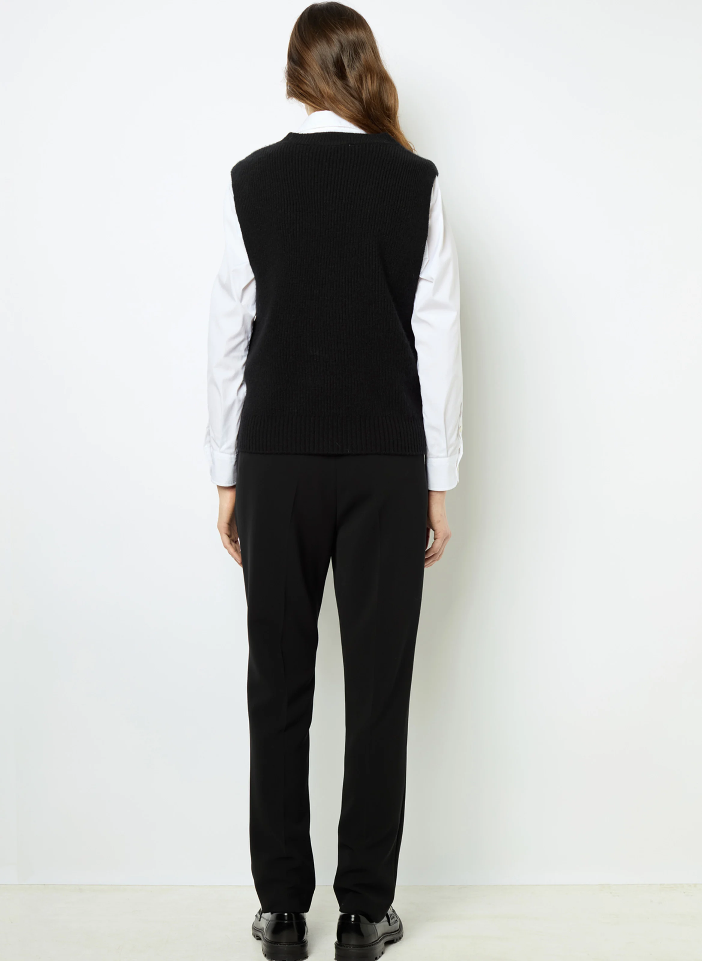 JULIETTA - Pull col V sans manches en laine | Noir