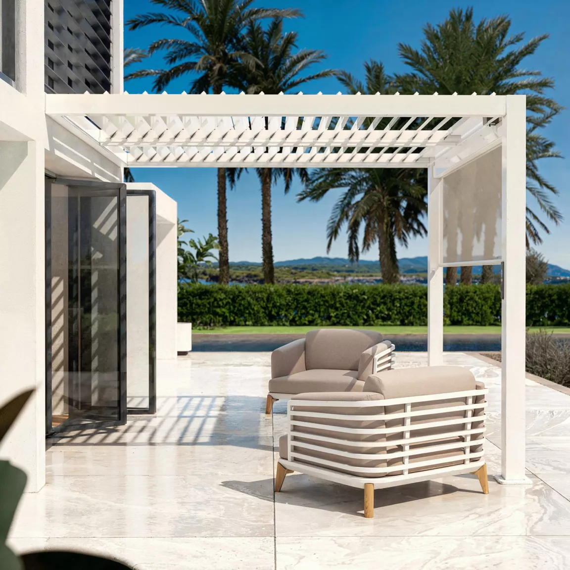 Pergola bioclimatique Adossée motorisée aluminium et LED (3 x 3 m) Blanc