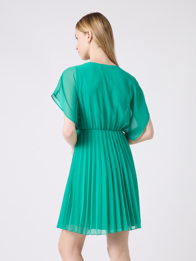 Robe courte plissée