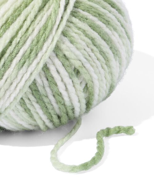 fil de laine acrylique vert mélangé 100g 165m