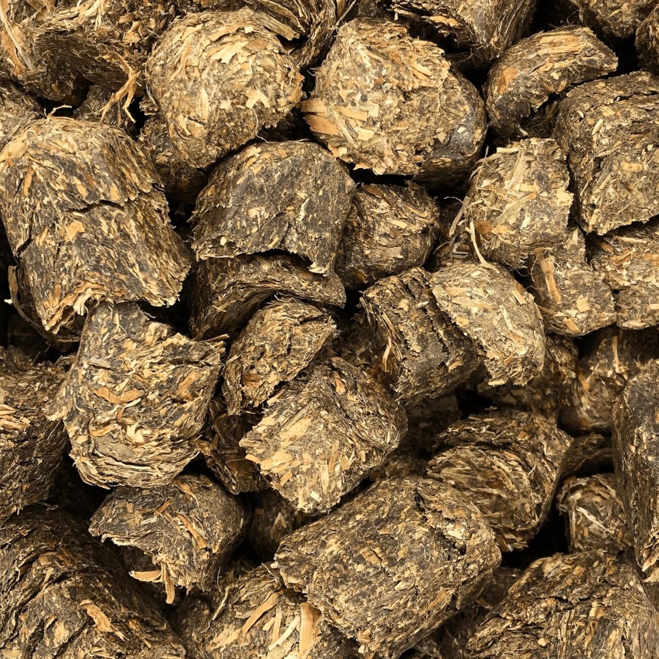 Supravit Luzerne Pferde Leckerli 2kg Eimer