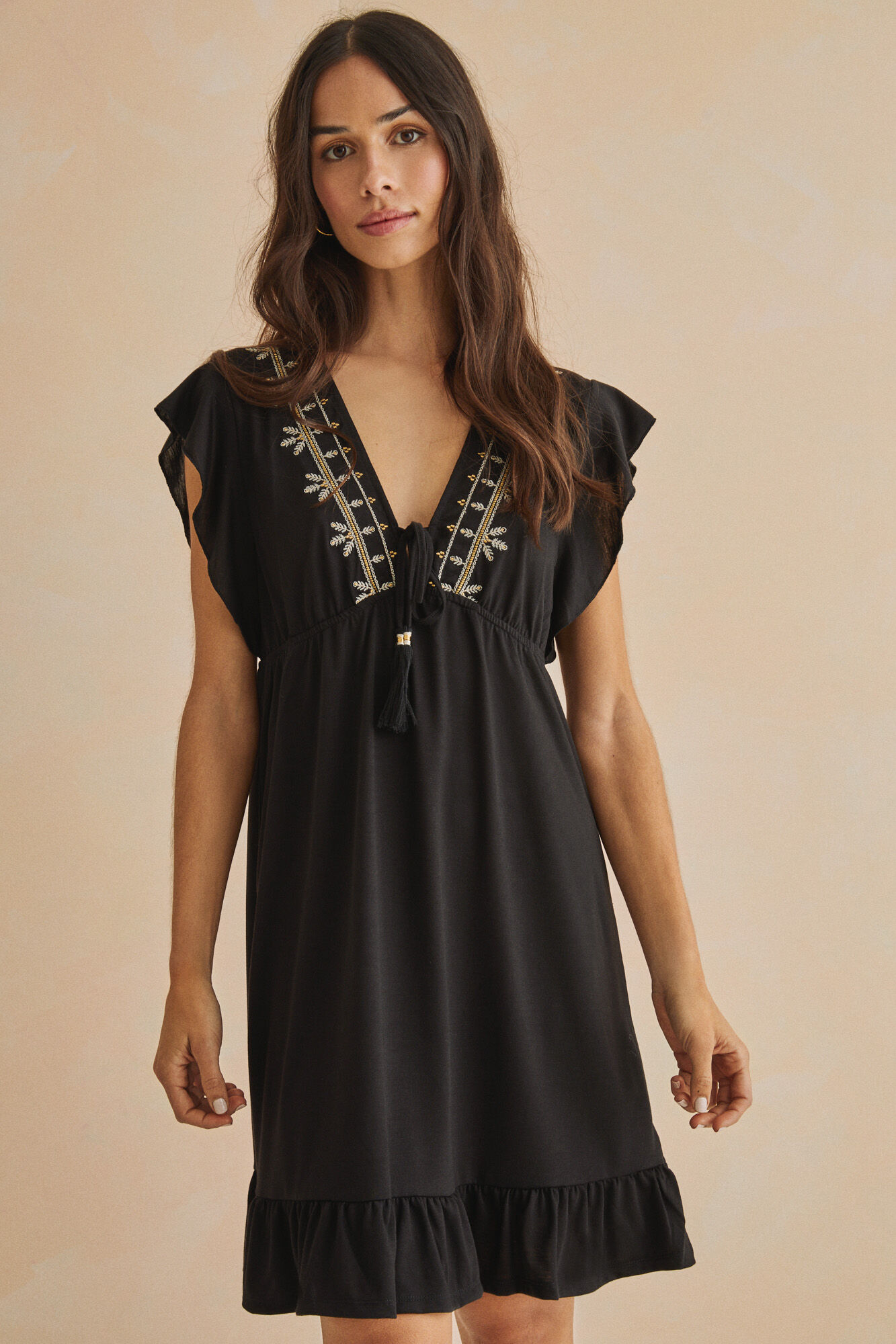 Vestido curto preto com babados - preto